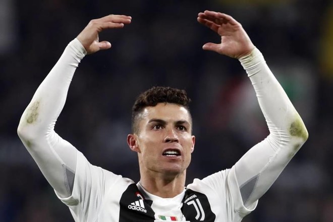 Bị cáo buộc hiếp dâm, Ronaldo né sang Mỹ đá giao hữu
