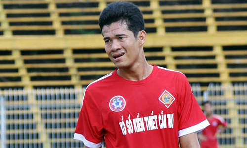 Văn Quân sinh năm 1987, quê Cần Thơ. Mùa 2018, anh chấn thương, ít được thi đấu và phải chứng kiến đội nhà xuống hạng Nhất