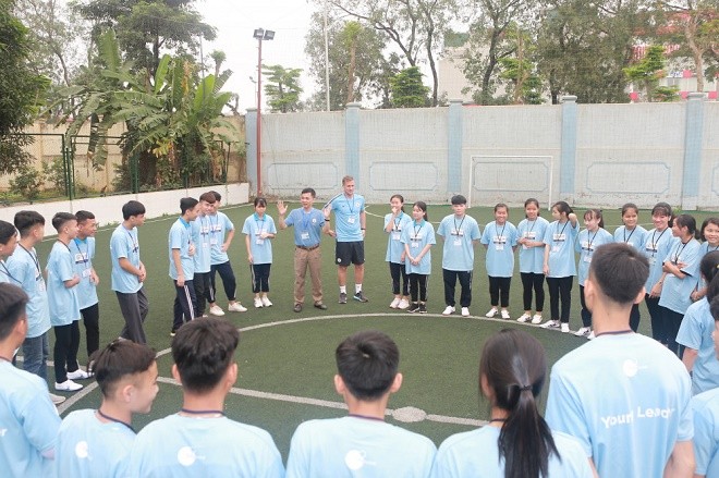 42 em nhỏ độ tuổi từ 15-17 tuổi đến từ các làng trẻ SOS Hà Nội, Hải Phòng, Việt Trì, Thái Bình đã gặp nhau tại Hà Nội để tham gia chương trình Young Leader 2019