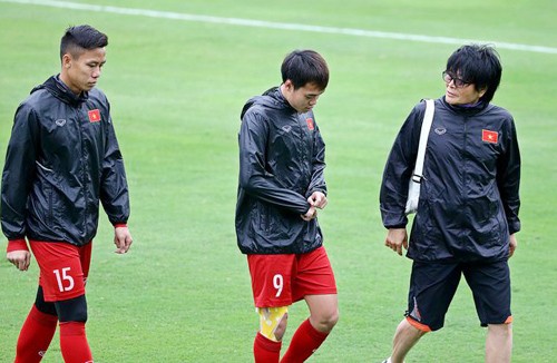 Bác sĩ Choi Ju-young hỗ trợ điều trị cho các tuyển thủ Việt Nam tại AFF Cup 2018