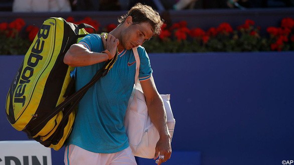 Nadal lần đầu để thua ở bán kết Barcelona Open
