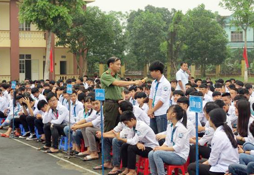Cẩm Khê: Hơn 1.500 học sinh, giáo viên được phổ biến pháp luật về bạo lực học đường