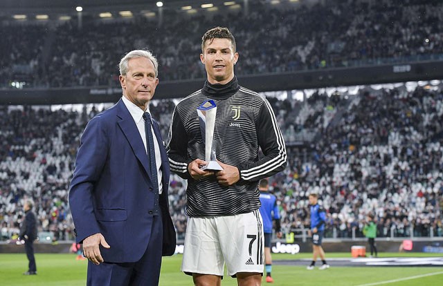 Trước trận đấu với Atalanta tại vòng 37, Cristiano Ronaldo nhận giải cầu thủ Serie A hay nhất mùa giải 2018/19