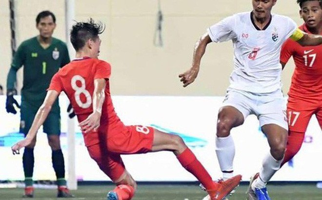 Hết tuyển Thái chơi xấu ở King"s Cup, đến lượt U23 bị tố triệt hạ cầu thủ Singapore