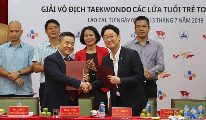 Liên đoàn Taekwondo Việt Nam ký kết với Tập đoàn CJ trong việc tài trợ cho Giải vô địch Taekwondo trẻ quốc gia trong 3 năm 2019 - 2021.