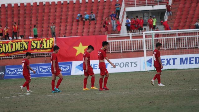 Nỗi buồn thua trận của các cầu thủ U18 Việt Nam 