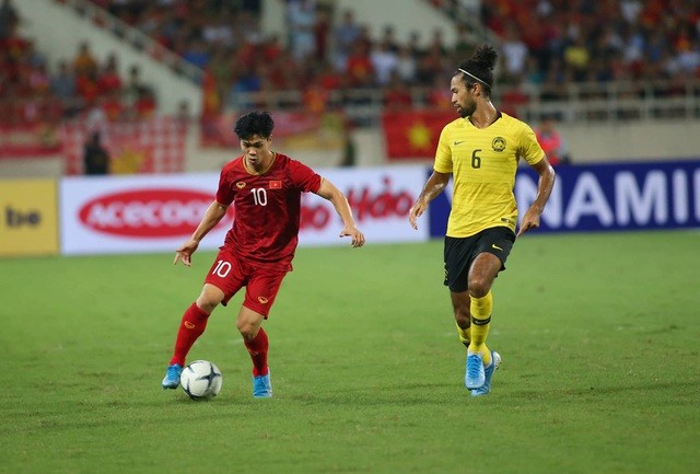 Đội tuyển Malaysia với 4 cầu thủ nhập tịch nhưng vẫn bất lực trong việc kiểm soát thế trận trước đội tuyển Việt Nam