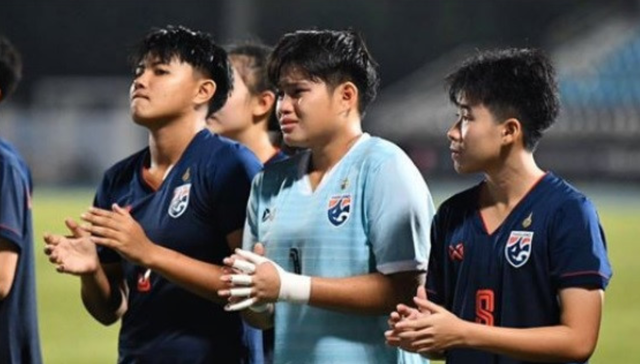 Các cầu thủ nữ U19 nữ Thái Lan bật khóc sau trận đấu