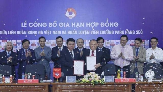 Siam Sport gây đi trước nhiều tờ báo trong khu vực một bước, khi tiết lộ mức lương mới của HLV Park Hang Seo với các đội tuyển Việt Nam.