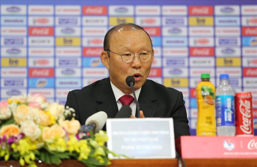 Huấn luyện viên Park Hang-seo gắn bó với bóng đá Việt Nam từ sự kết nối của bầu Đức