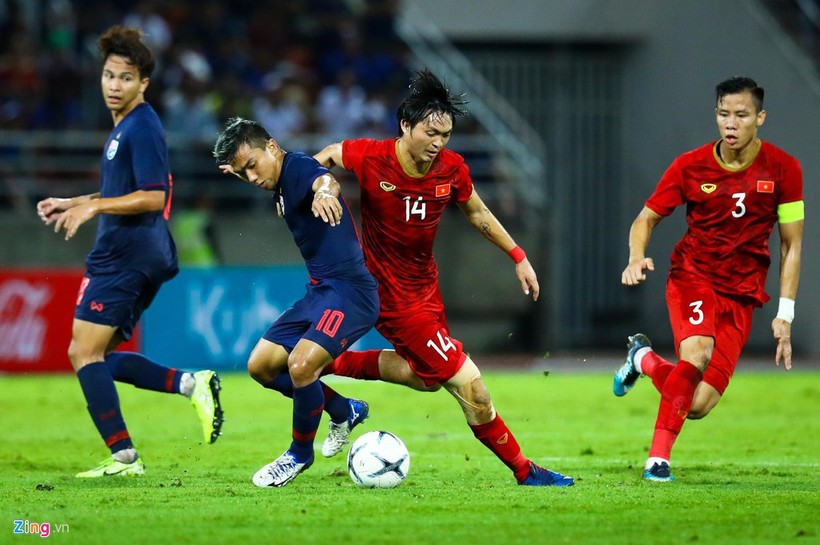 Tuấn Anh nhiều lần truy cản thành công Chanathip ở trận lượt đi giữa Thái Lan và Việt Nam tại Vòng loại World Cup 2022.