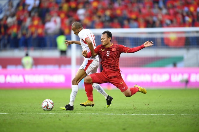 Trọng Hoàng (phải) góp mặt trong mọi trận đấu của đội tuyển Việt Nam trong năm 2019.