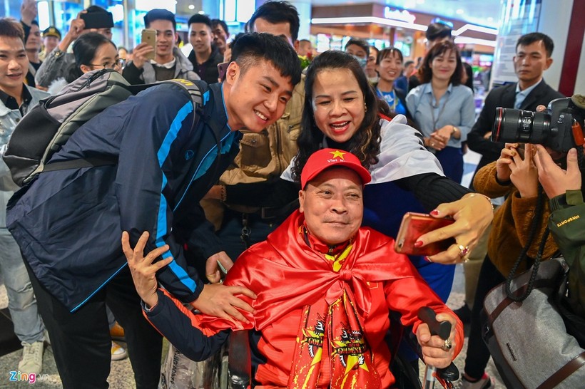 Trở về từ U23 châu Á, U23 Việt Nam được người hâm mộ chào đón