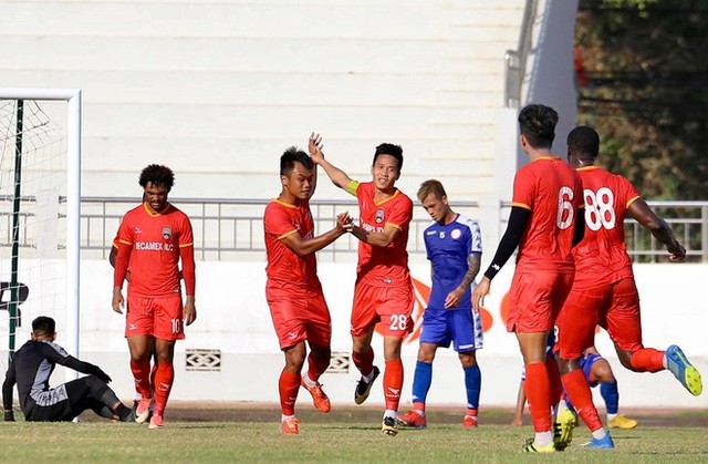 Công Phượng nhạt nhòa, TPHCM thua trước ngày dự AFC Cup