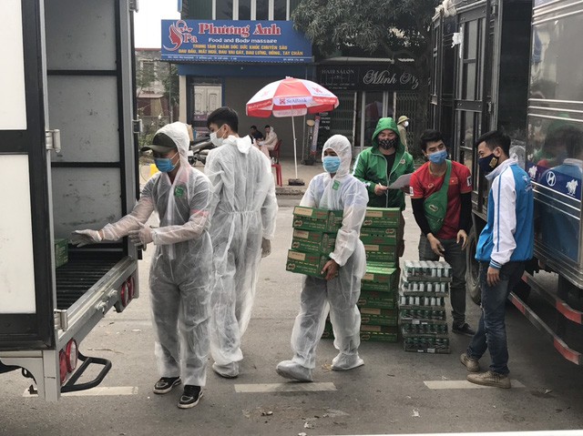 Nestlé bàn giao sản phẩm tại điểm cách ly tại TP Chí Linh (Hải Dương)