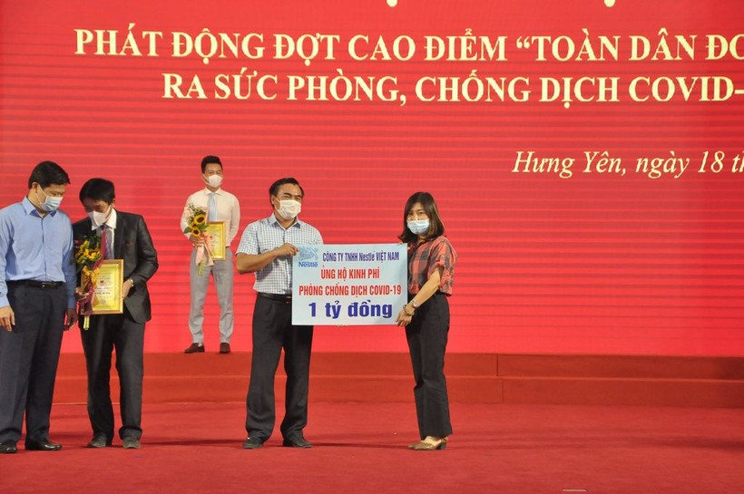 Nestlé Việt Nam ủng hộ 1 tỷ đồng vào Quỹ Vacxin phòng, chống Covid-19 tỉnh Hưng Yên