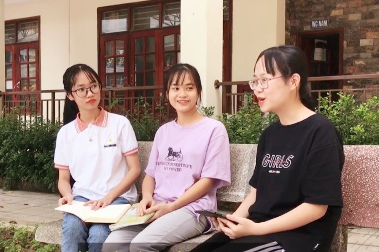 Học sinh trường Phổ thông Dân tộc nội trú tỉnh Thái Nguyên trao đổi, ôn bài
