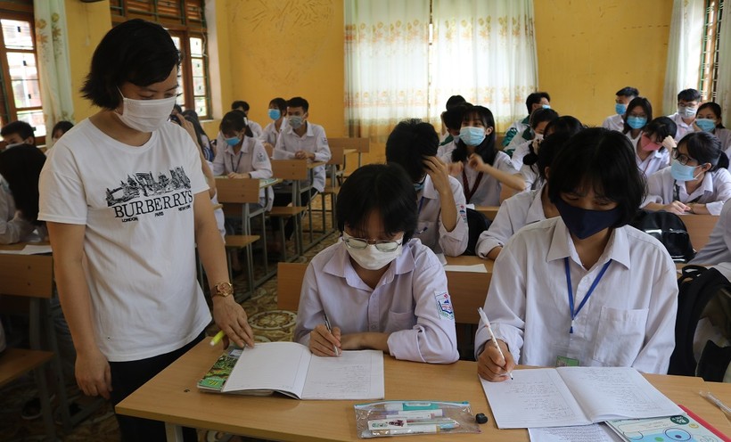 Một giờ ôn tập trong năm học của cô và trò lớp 12, trường THPT Phú Lương, Thái Nguyên 