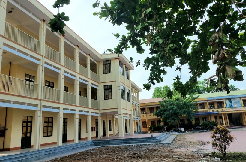 Trường Tiểu học Thượng Đình (Phú Bình) được đầu tư xây mới nhà 3 tầng với 10 phòng học, đang hoàn thiện để kịp đưa vào sử dụng cho năm học mới