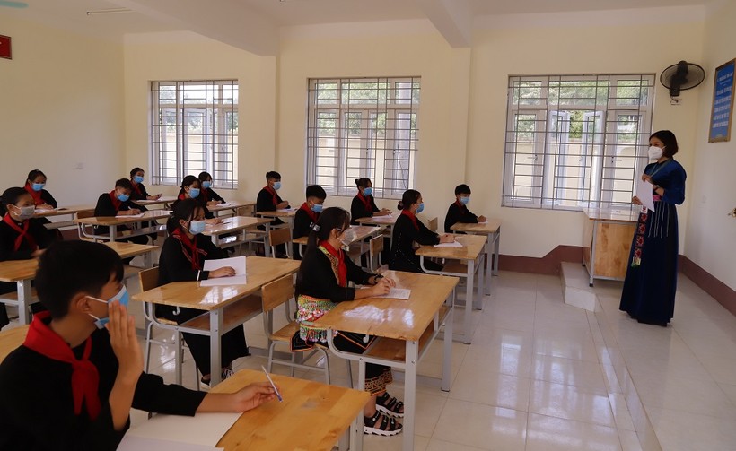 Học sinh Trường PT Dân tộc nội trú THCS Định Hóa được hướng dẫn các nội dung cần thiết trước ngày khai giảng.