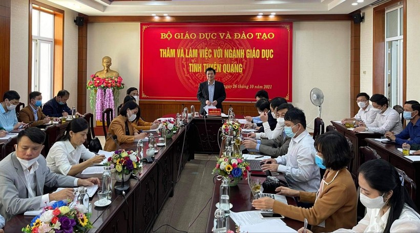 Thứ trưởng Nguyễn Hữu Độ chủ trì cuộc họp trực tuyến với các điểm cầu tại các huyện/thành của tỉnh Tuyên Quang.
