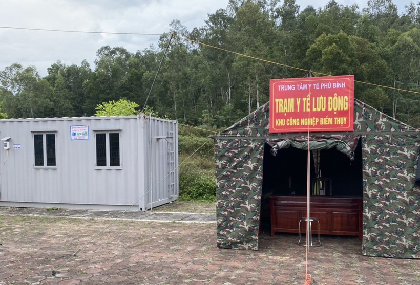 Trạm y tế lưu động phục vụ phòng, chống dịch Covid-19 tại Phú Bình, Thái Nguyên.