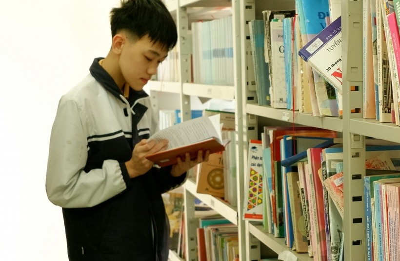 Em Nguyễn Phúc Hưng (trường THPT Chuyên Bắc Kạn) dành nhiều thời gian để đọc sách, tự học thêm
