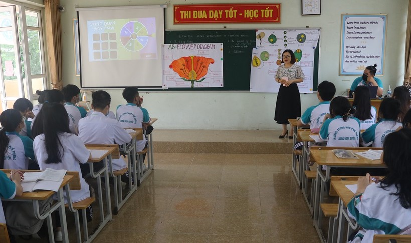 Cô trò trường THPT Lương Ngọc Quyến (TP Thái Nguyên) hào hứng với giờ Sinh học bằng Tiếng Anh
