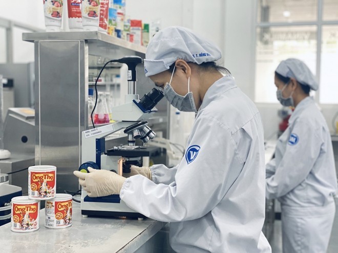 Lô sữa Vinamilk xuất cảng sang Trung Quốc, tin vui cho ngành sữa giữa đại dịch